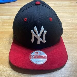 New Era New York Yankees Black and Red 9Fifty Cap